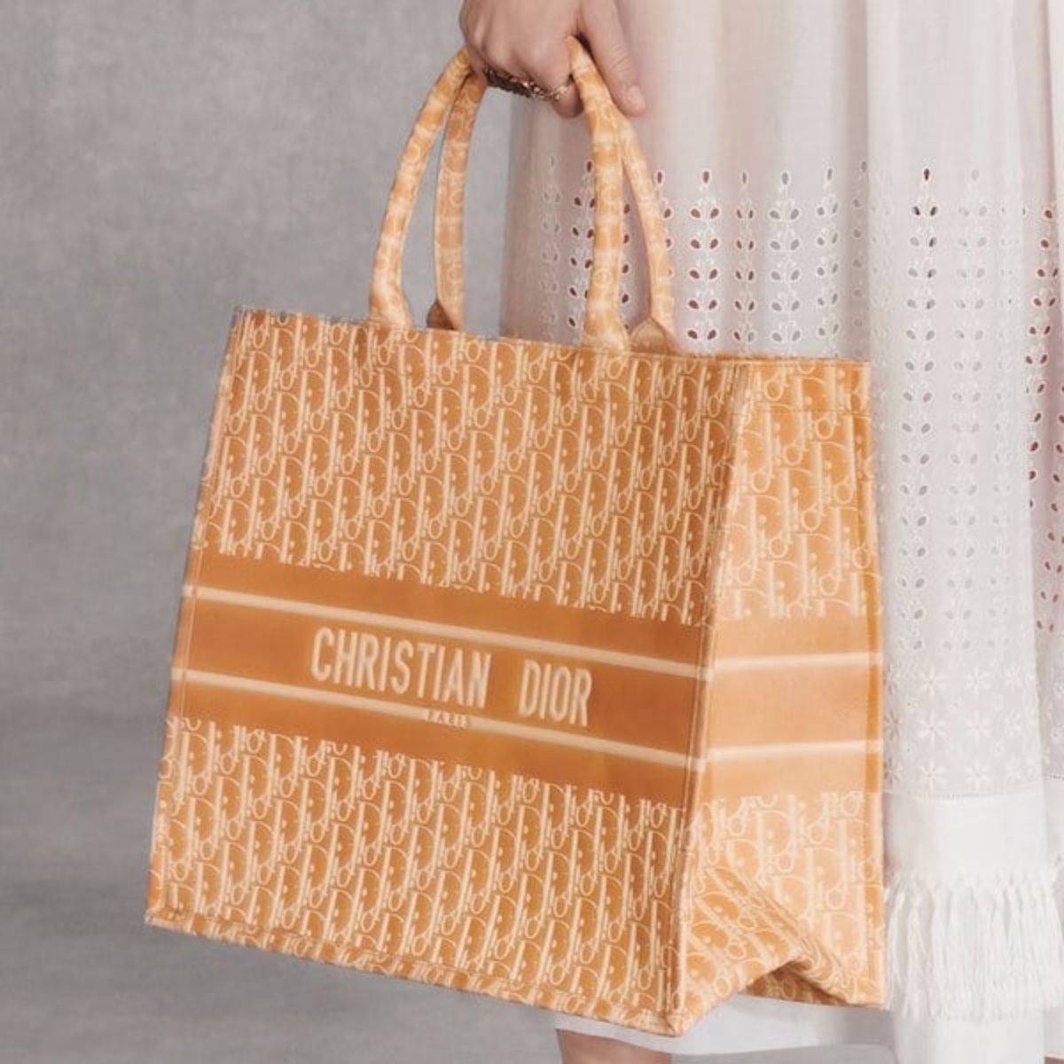 DIOR