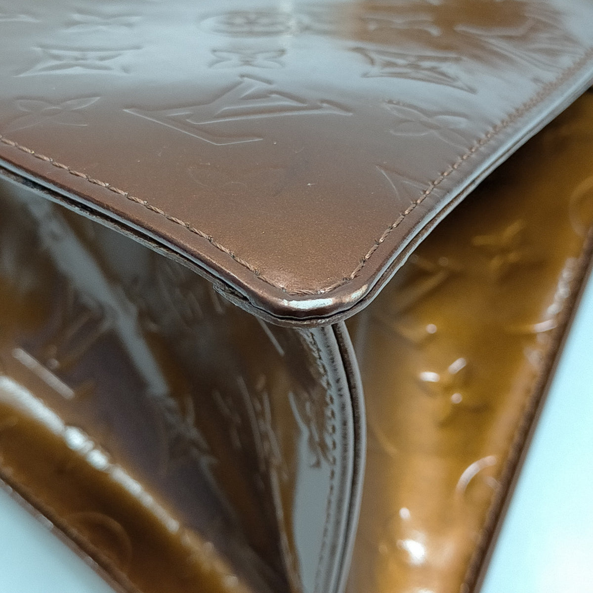 Louis Vuitton Bronze Vernis Forsyth Handbag — detail 5