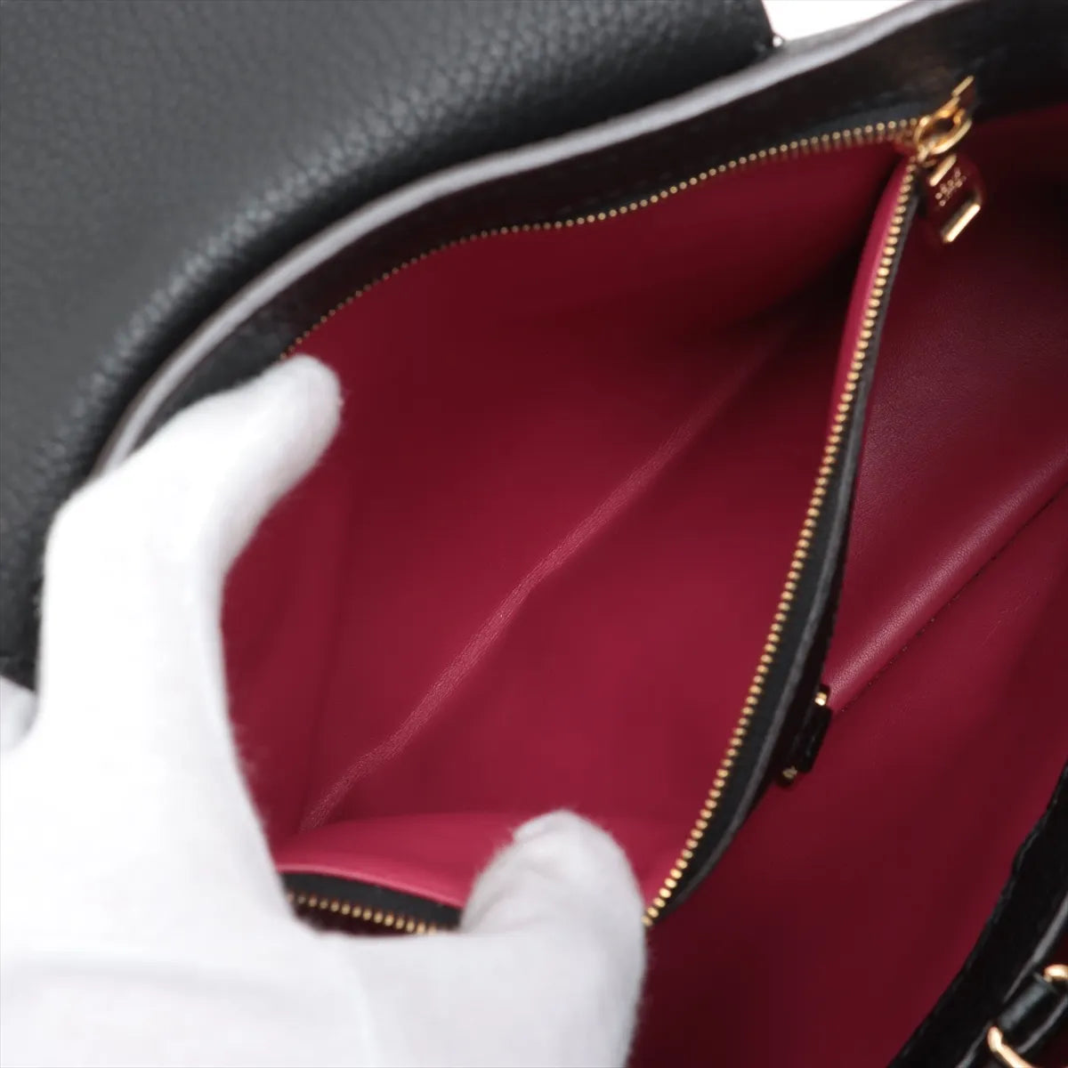 Louis Vuitton Taurillon Capucines PM Black