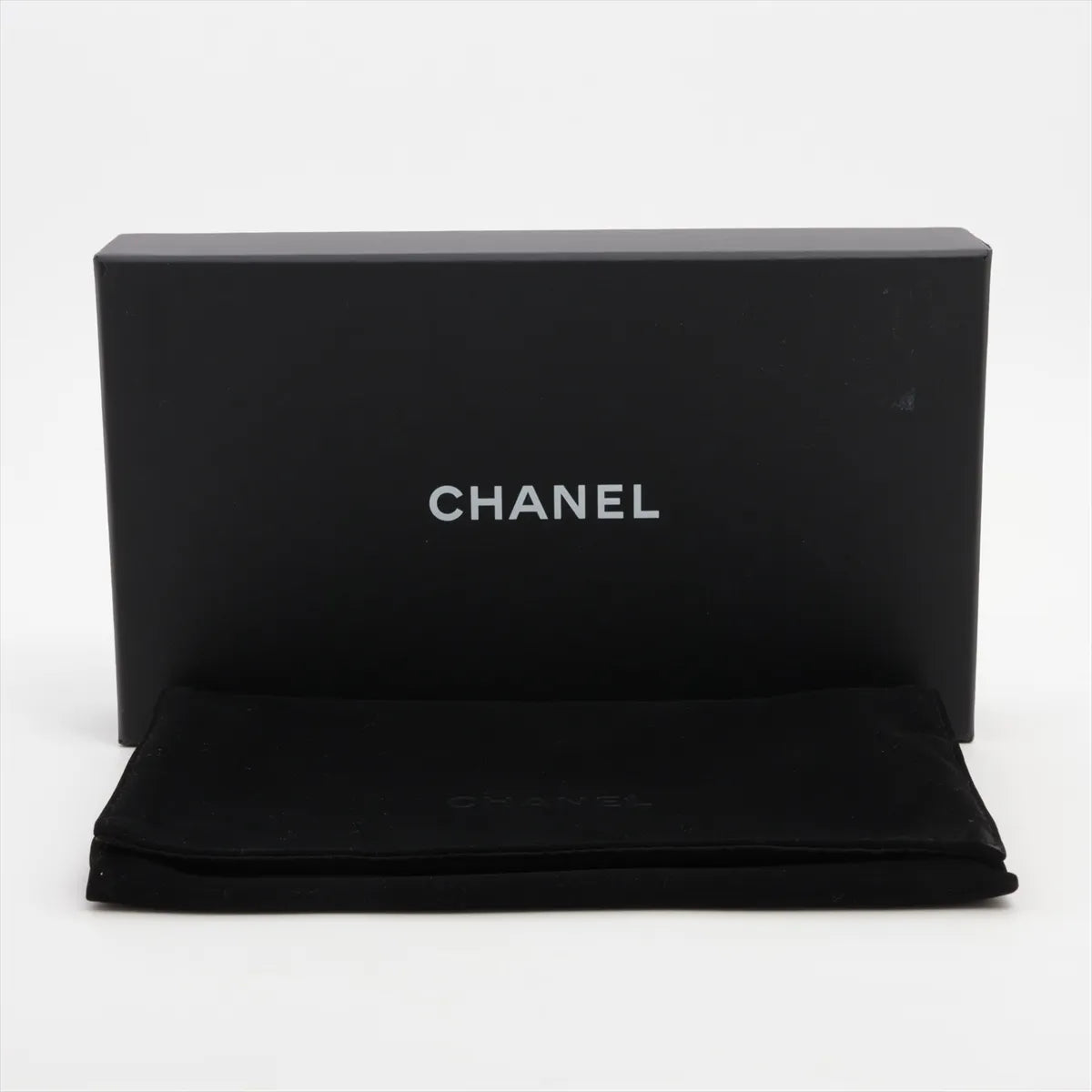 Chanel Chanel 19 Lambskin Zippy Long Wallet White