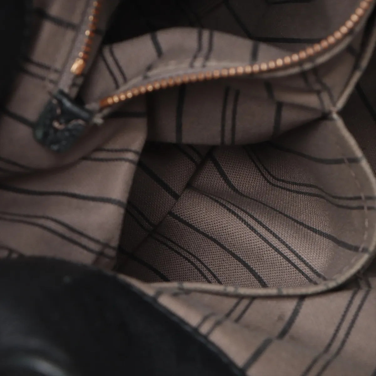 Louis Vuitton Monogram Empreinte Artsy MM