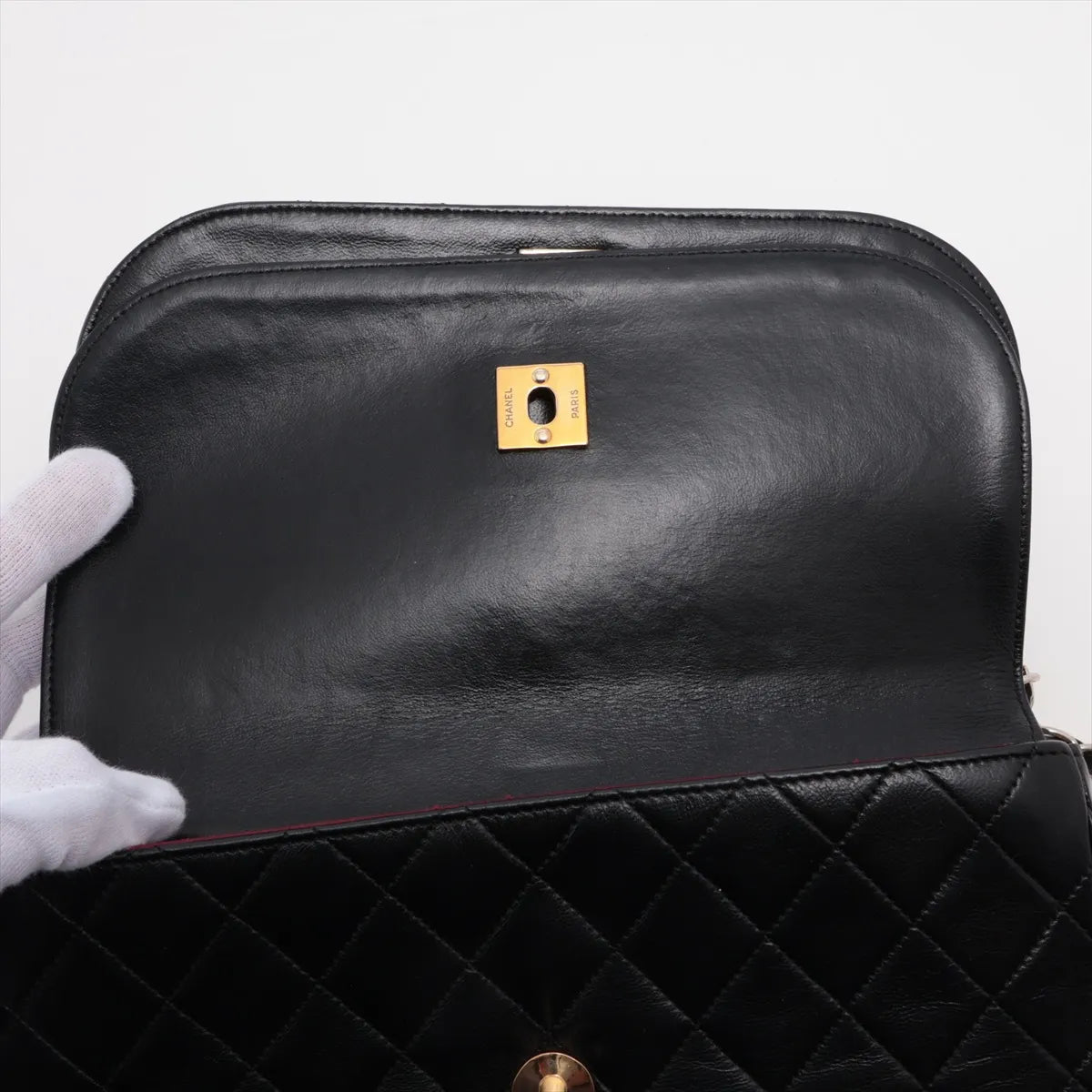 Chanel CC Logo Matelasse Lambskin Chain Shoulder Bag Black — product photo 11