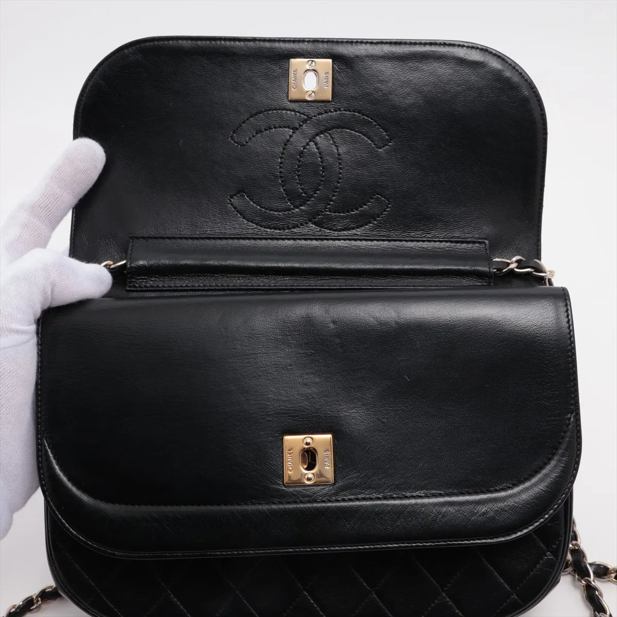 Chanel CC Logo Matelasse Lambskin Chain Shoulder Bag Black — product photo 12