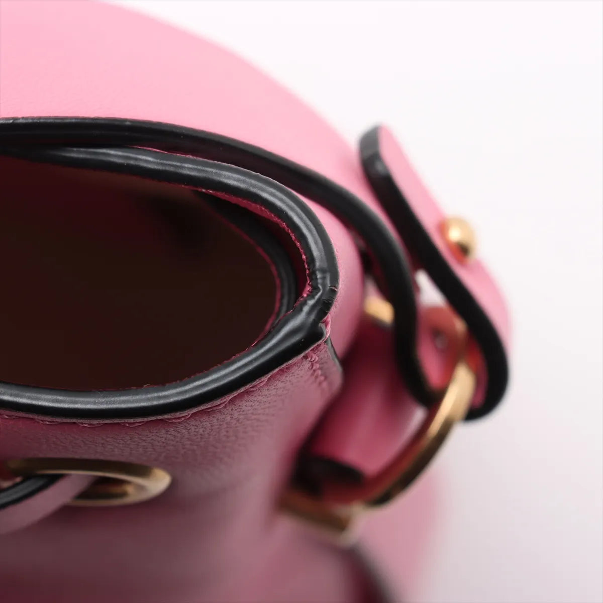 Valentino Garavani Bucket Shoulder Bag Pink