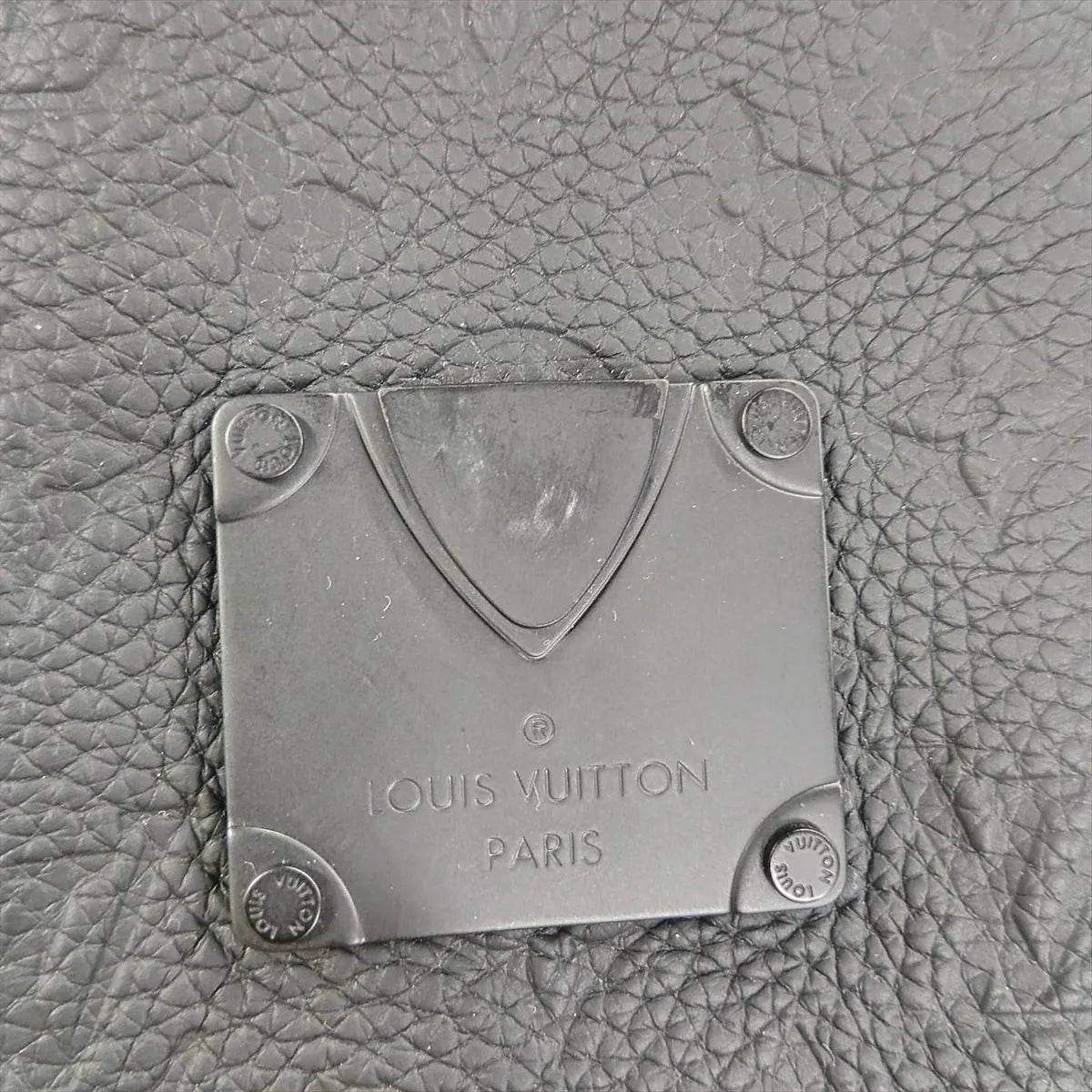 Louis Vuitton Monogram Taurillon S-Lock Vertical Wearable Wallet — product photo 12