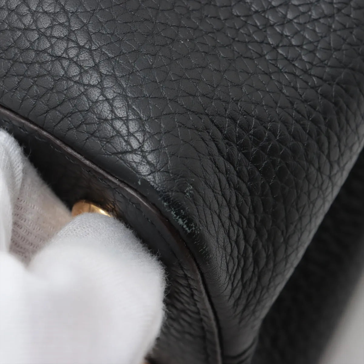 Louis Vuitton Taurillon Capucines PM Black
