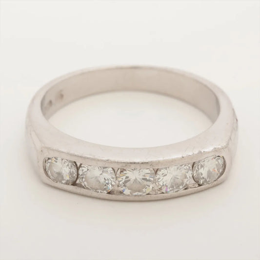 Round-cut Diamond Bezel Ring Platinum
