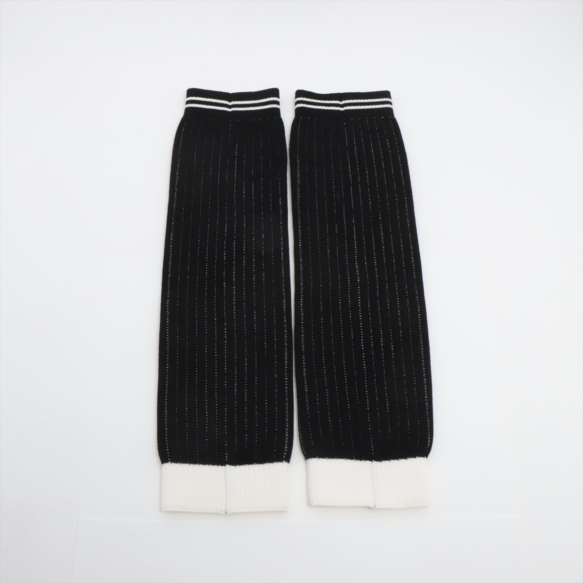 #1 Second Hand Chanel CC Logo Leg Warmer Black x White