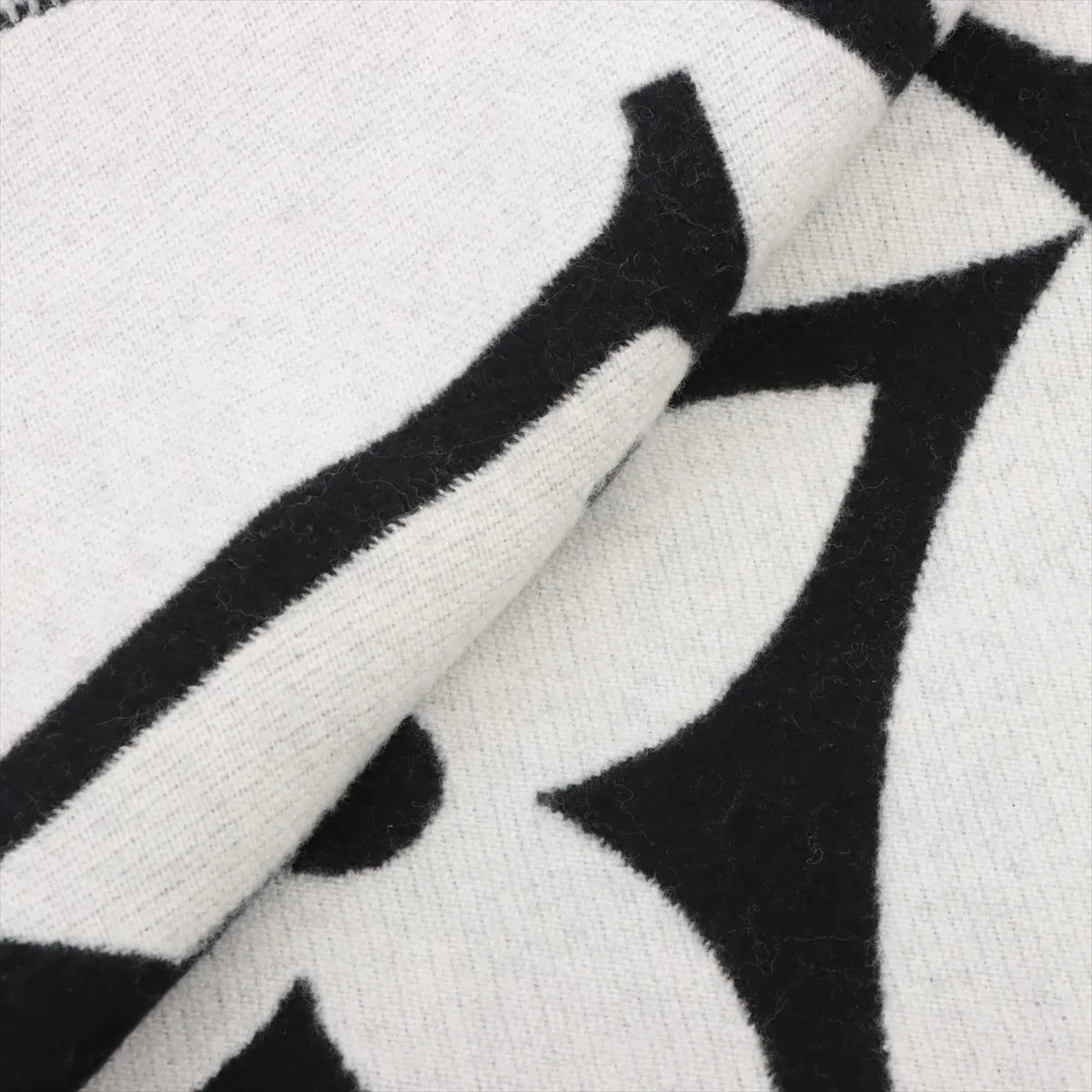 Louis Vuitton LV Medallion Scarf Noir x White