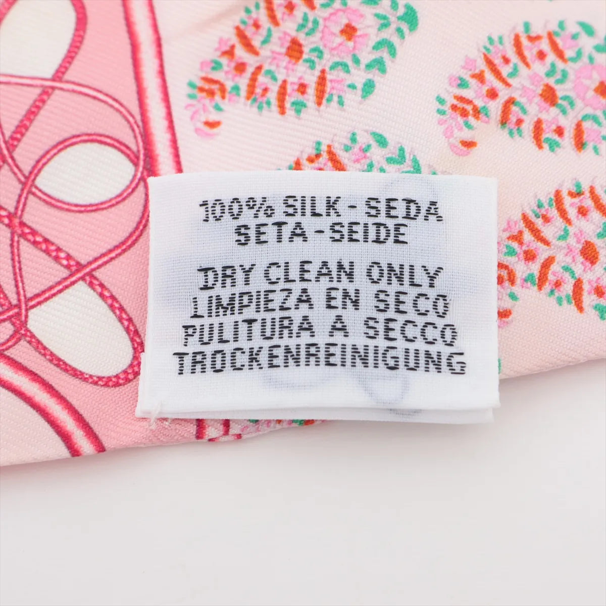 Hermes Twilly Coup de Fouet au Bloc Silk Pink