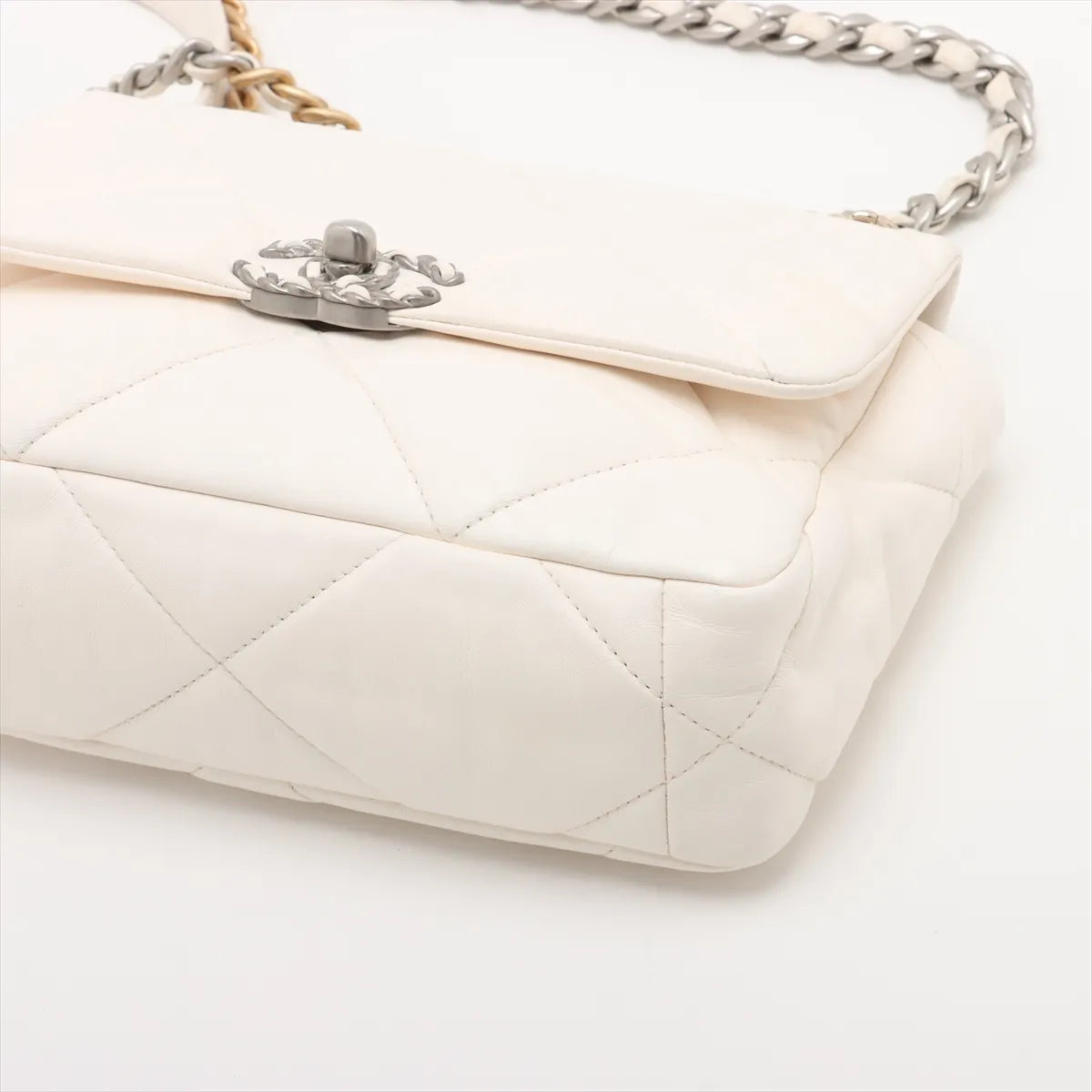 Chanel 19 Lambskin Chain Shoulder Bag White