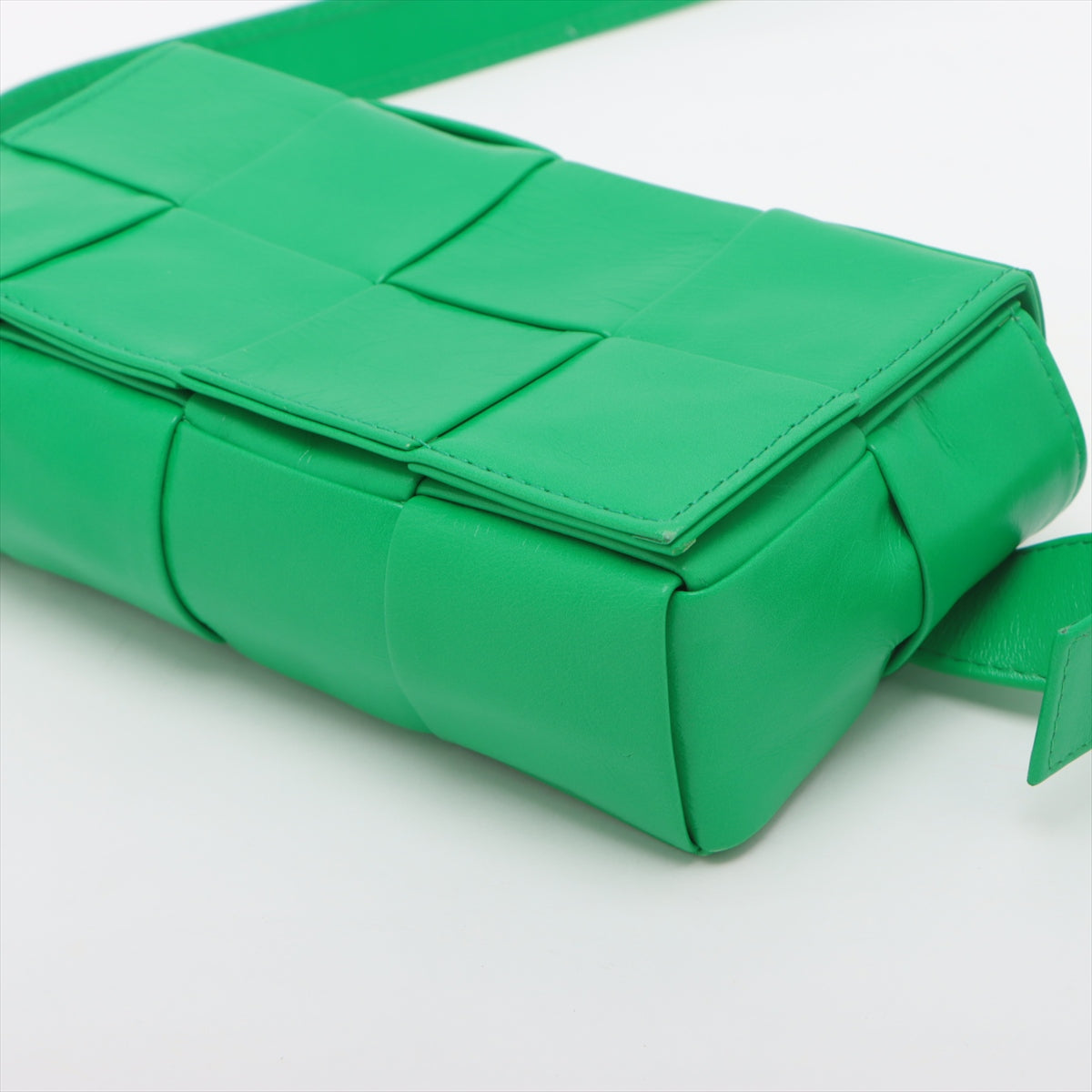 Bottega Veneta Maxi Intrecciato Cassette Leather Sling Bag Green * PREORDER *