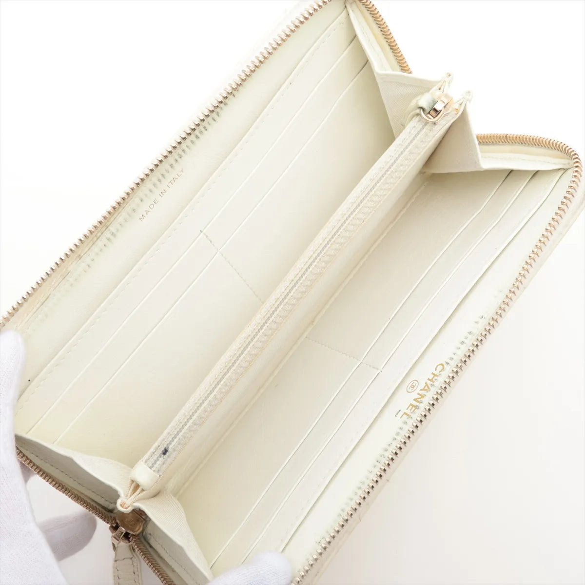 Chanel Chanel 19 Lambskin Zippy Long Wallet White