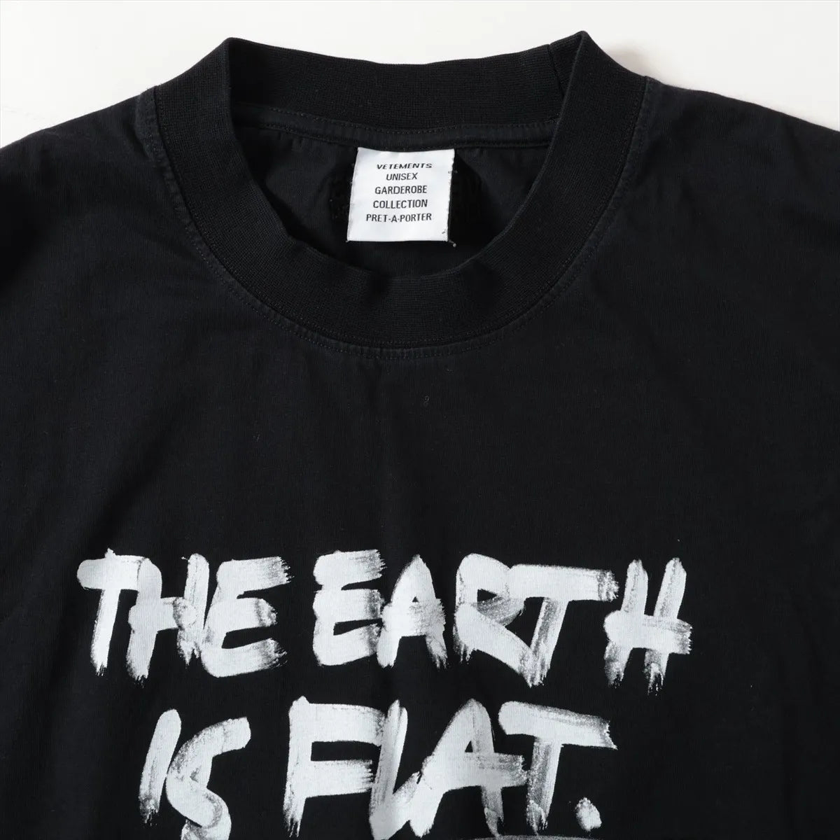 Vetements "THE EARTH IS FLAT" Cotton T-shirt Black