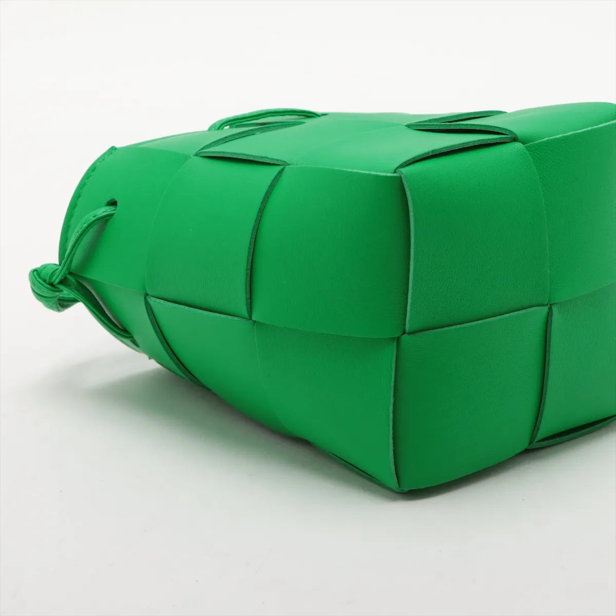 Best Seller Bottega Veneta Maxi Intrecciato Cassette Mini Bucket Crossbody Bag Green
