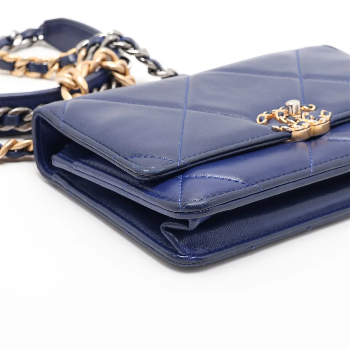 Chanel CHANEL 19 Lambskin Wallet on Chain Blue