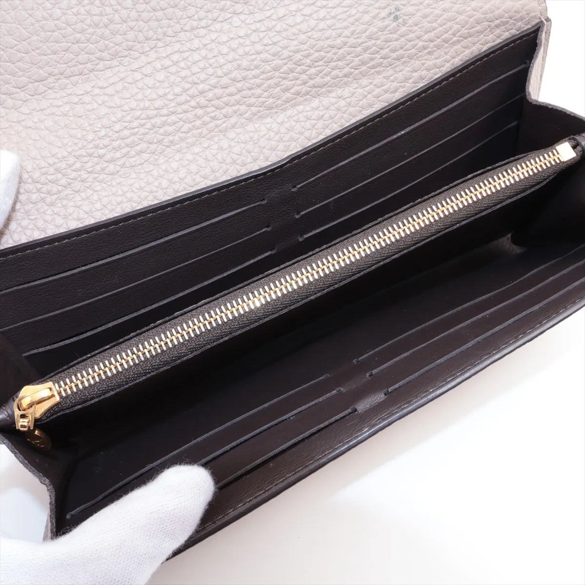 Louis Vuitton Taurillon Capucines Long Wallet Galet