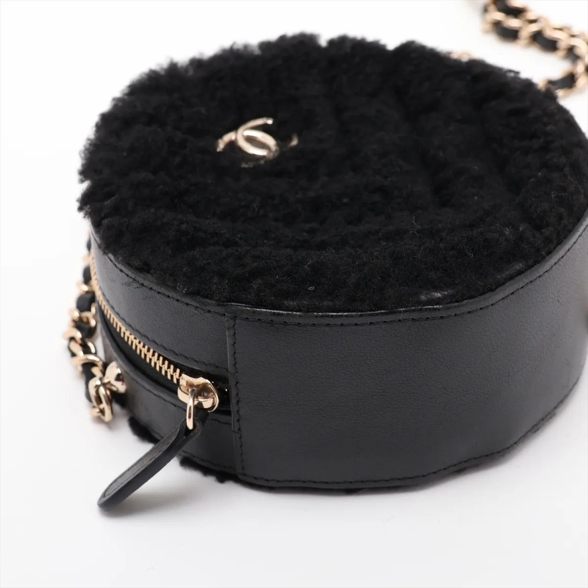 Chanel CC Round Chevron Boa x Lambskin Chain Shoulder Bag Black