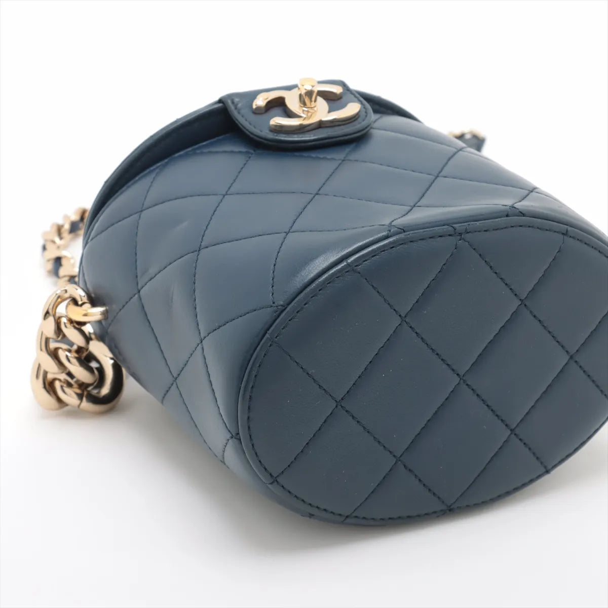 Chanel CC Logo Matelasse Lambskin Chain Shoulder Bag Navy Blue