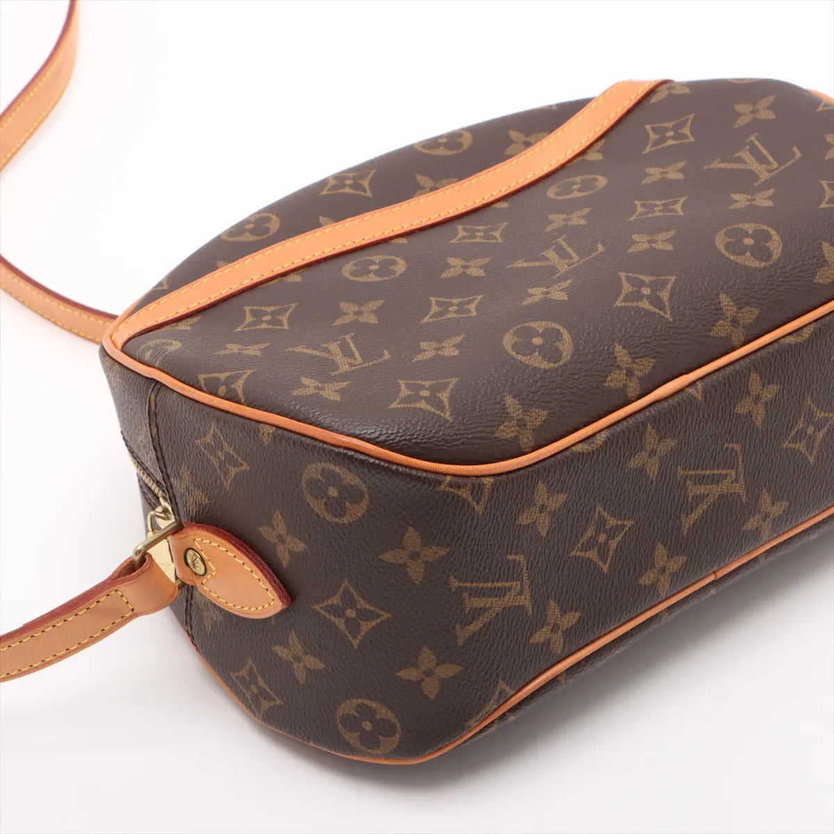 Louis Vuitton Monogram Blois — product photo 4