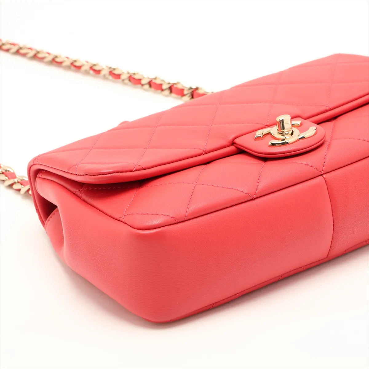 Chanel CC Logo Matelasse Lambskin Chain Shoulder Bag Red