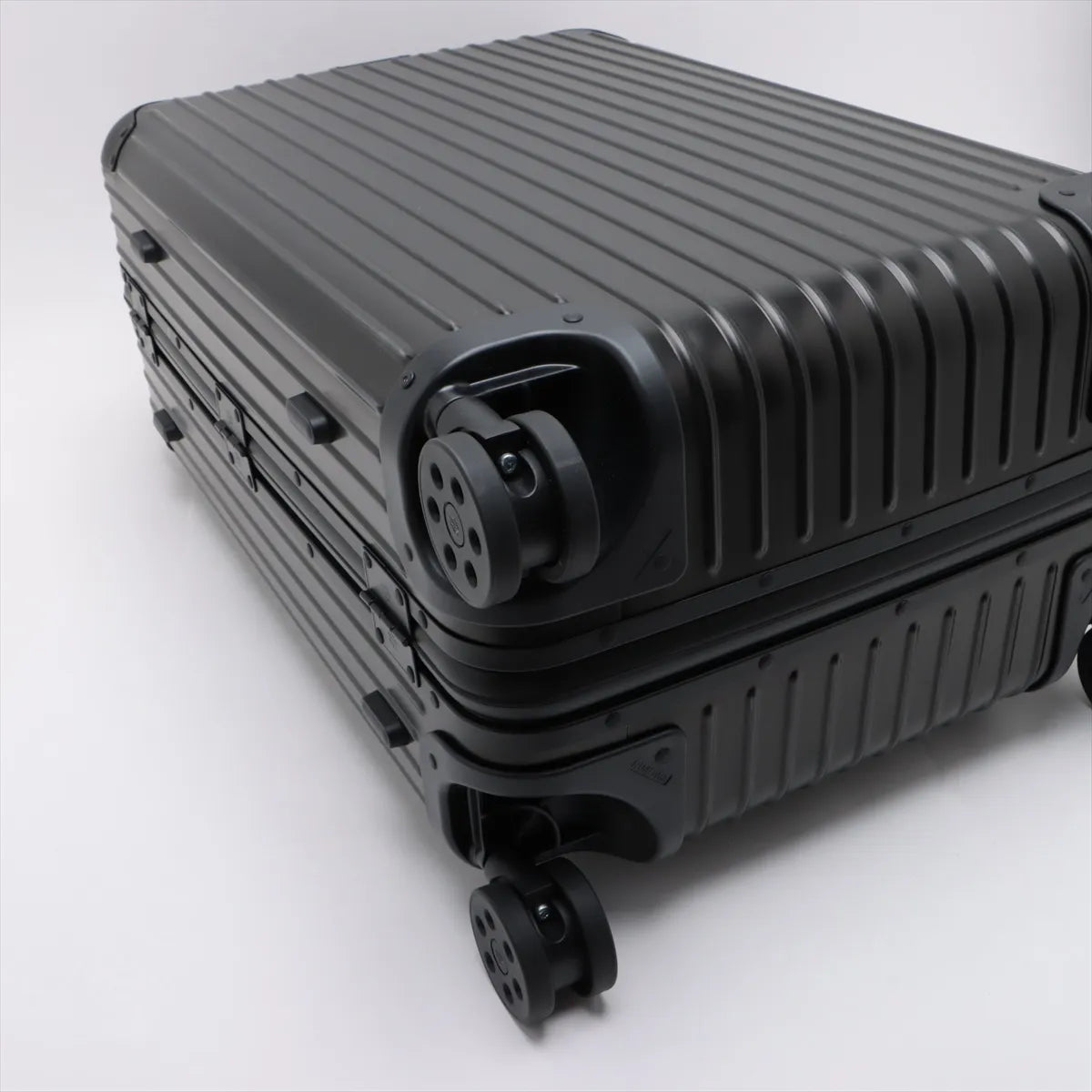 RIMOWA Check-in Aluminum Carry Case Black — product photo 4