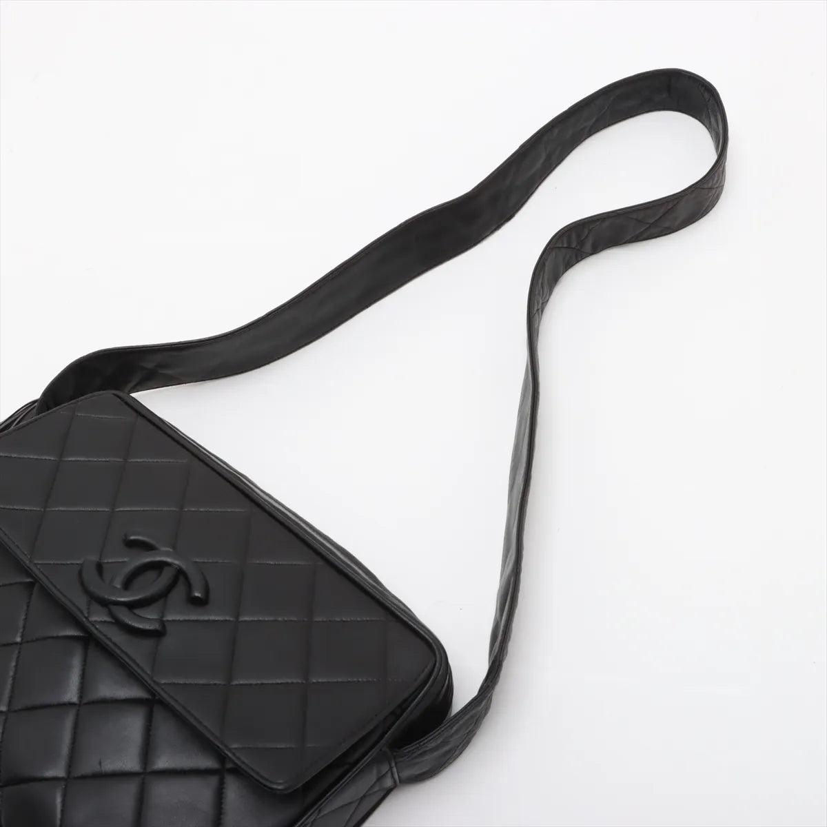 Chanel CC Logo Matelasse Lambskin Tassel Shoulder Bag Black — product photo 5