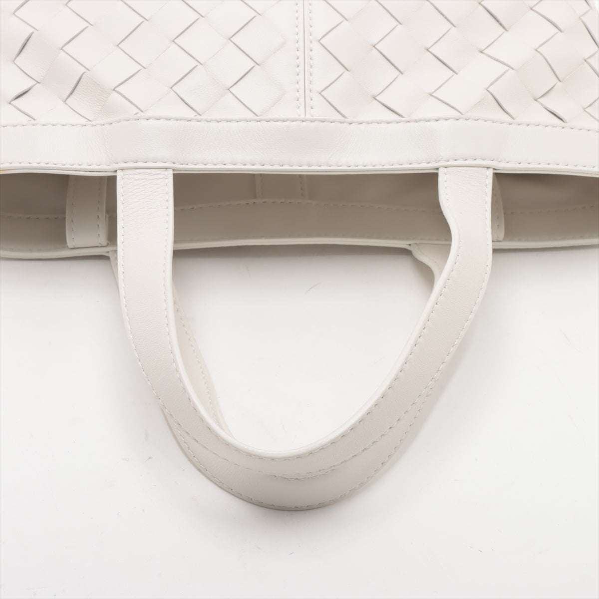 Bottega Veneta Intrecciato Leather Handbag White * PREORDER *