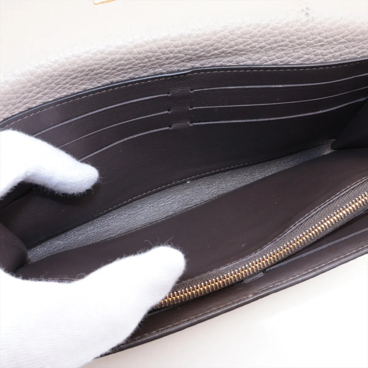 Louis Vuitton Taurillon Capucines Long Wallet Galet