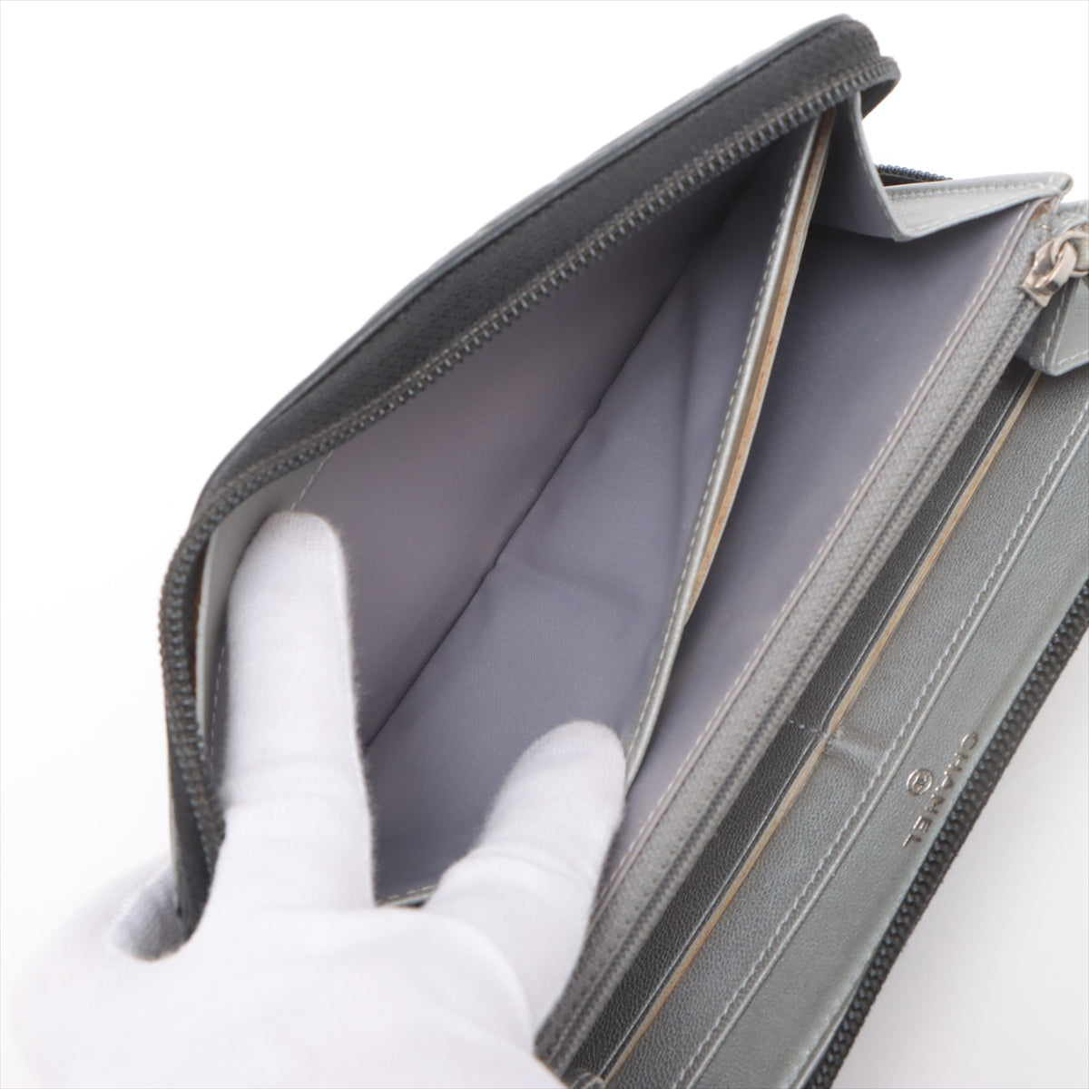 Top rated Chanel CC Logo Camelia Lambskin Zippy Long Wallet Black