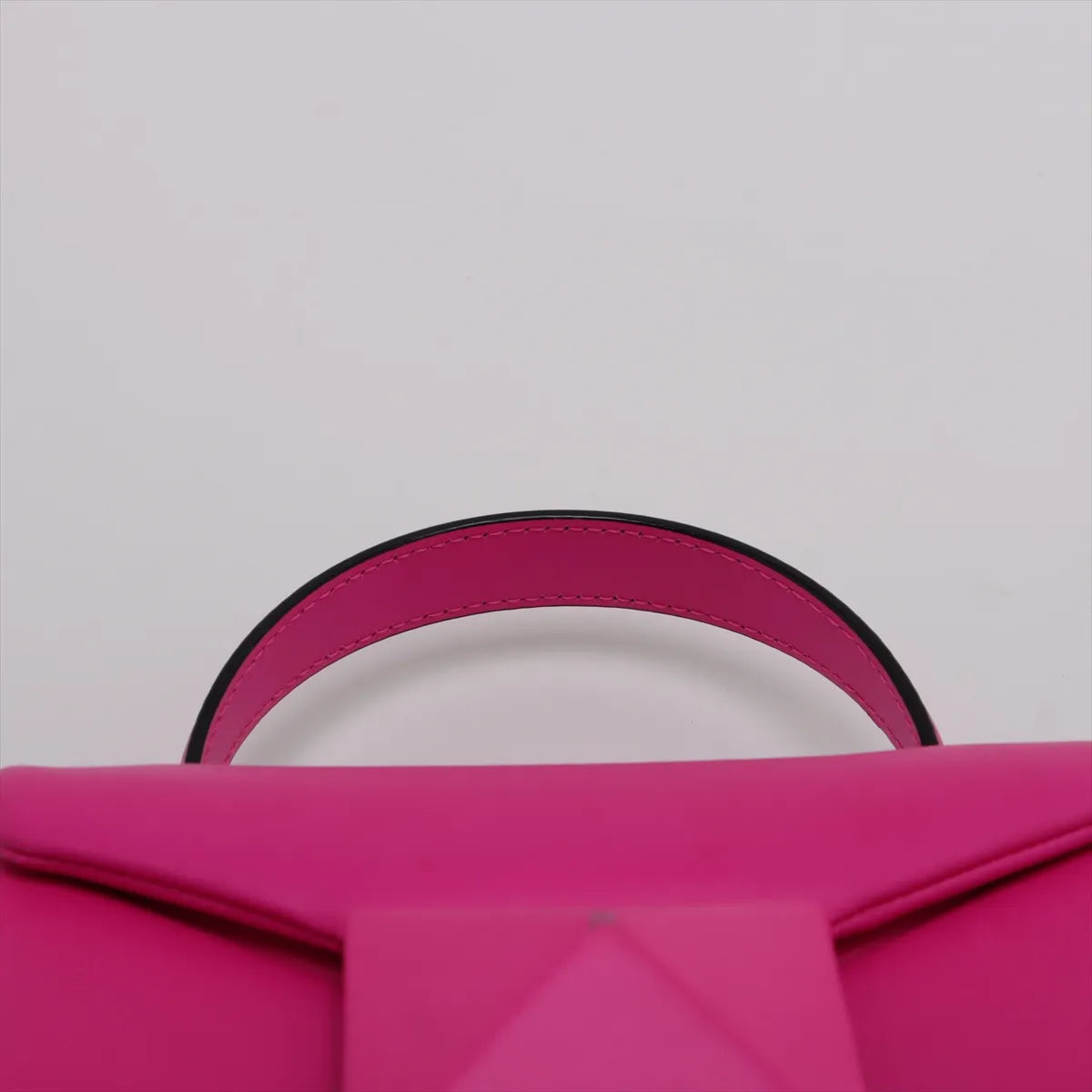 Valentino Garavani One Stud Two-Way Handbag Pink