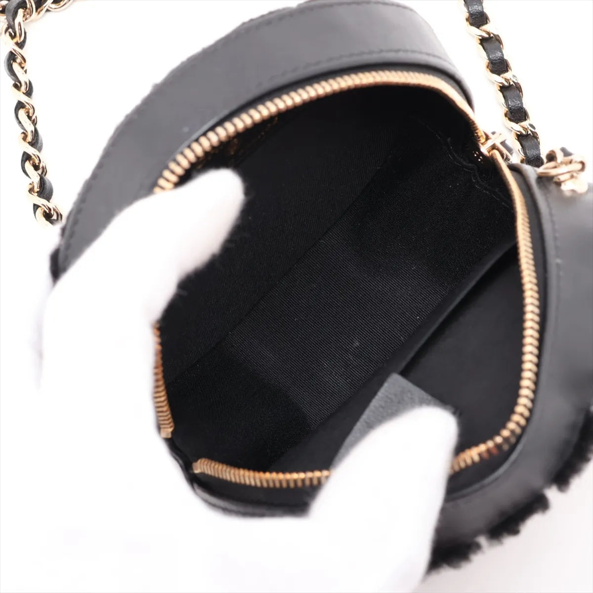 Chanel CC Round Chevron Boa x Lambskin Chain Shoulder Bag Black