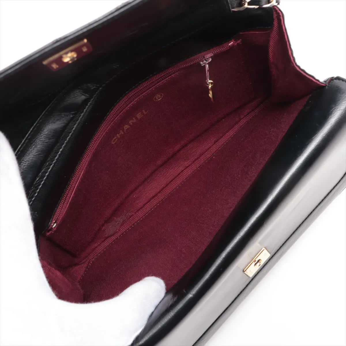 Chanel CC Logo Matelasse Lambskin Chain Shoulder Bag Black — product photo 6