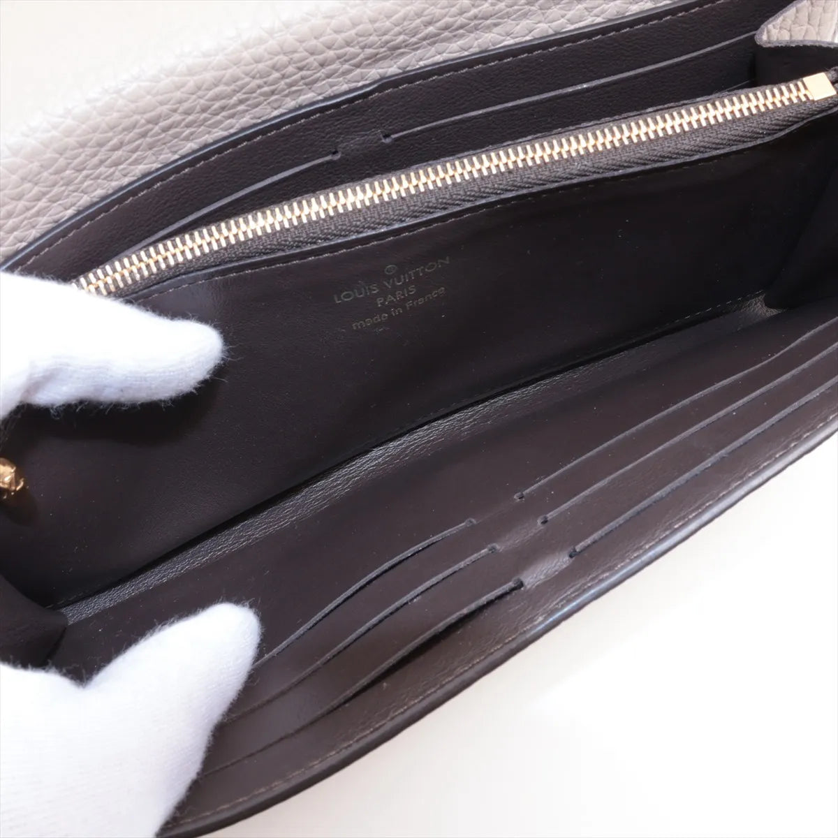 Louis Vuitton Taurillon Capucines Long Wallet Galet