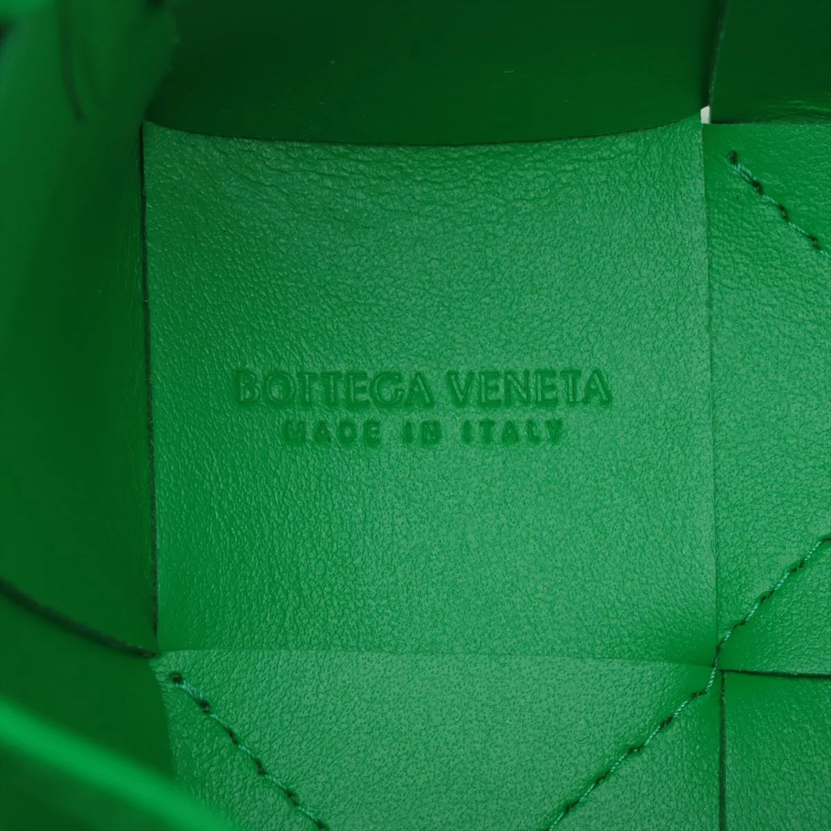 Top rated Bottega Veneta Maxi Intrecciato Cassette Mini Bucket Crossbody Bag Green