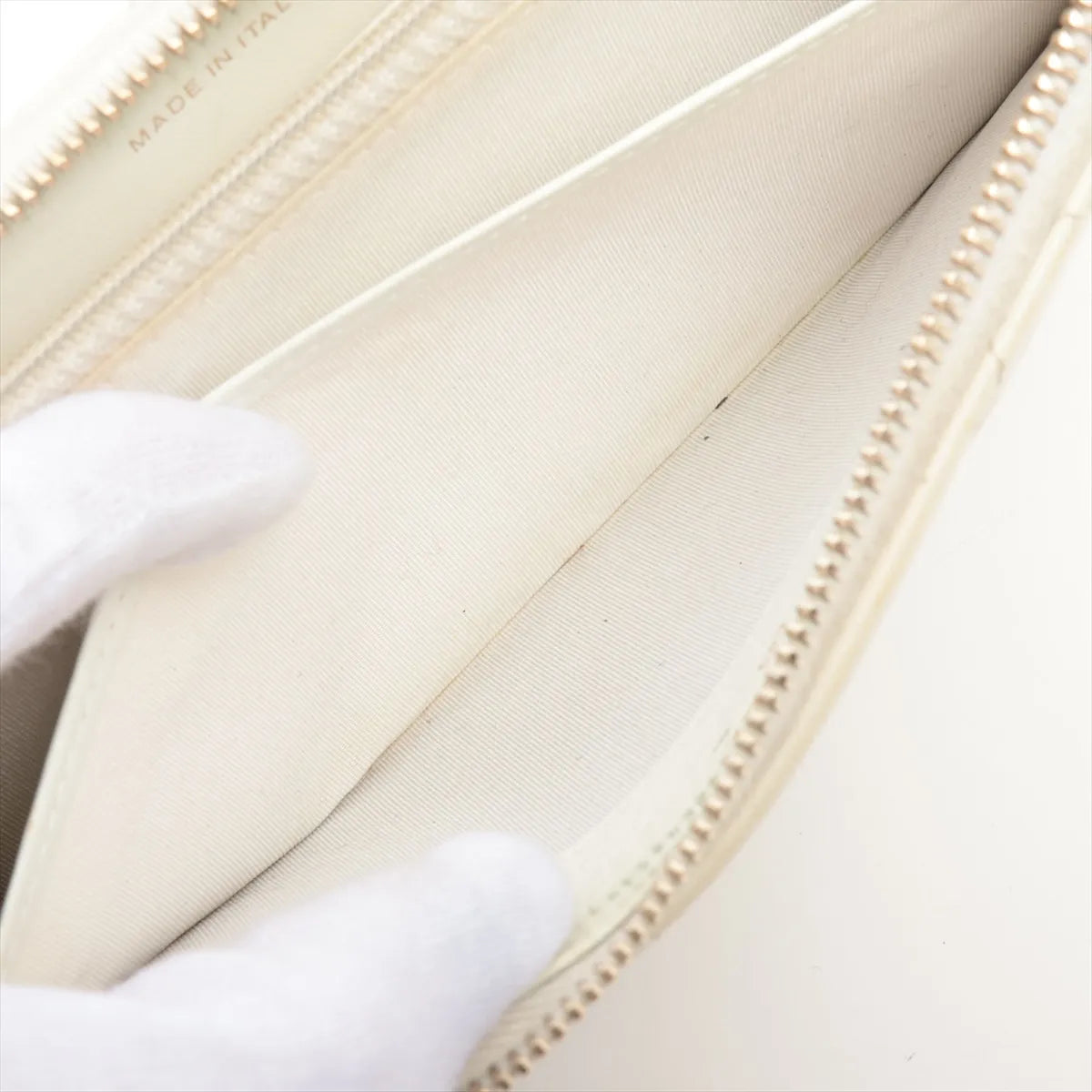 Chanel Chanel 19 Lambskin Zippy Long Wallet White