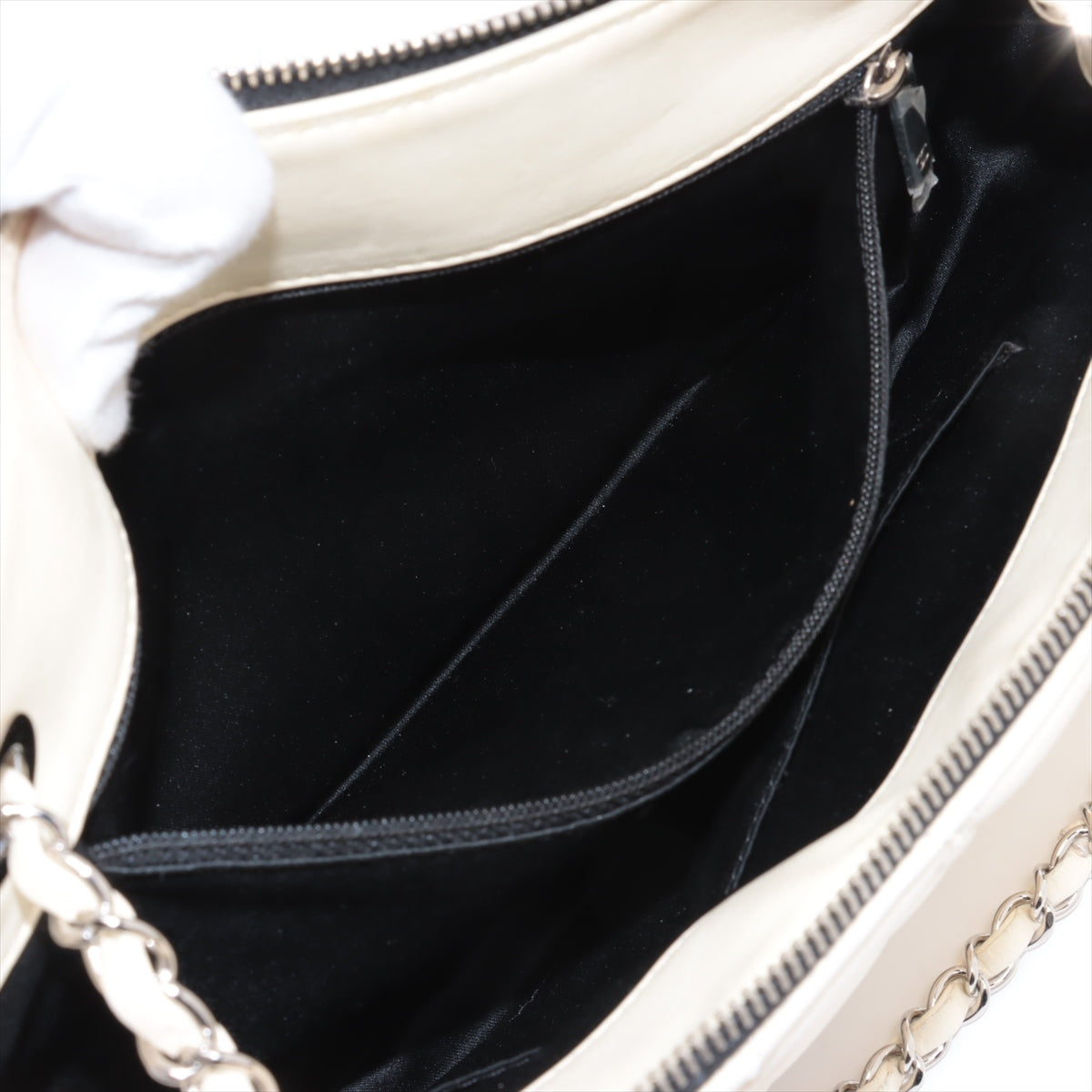 Chanel CC Logo Blizzard Matelasse Lambskin Chain Zip Top Flap Bag Black × White