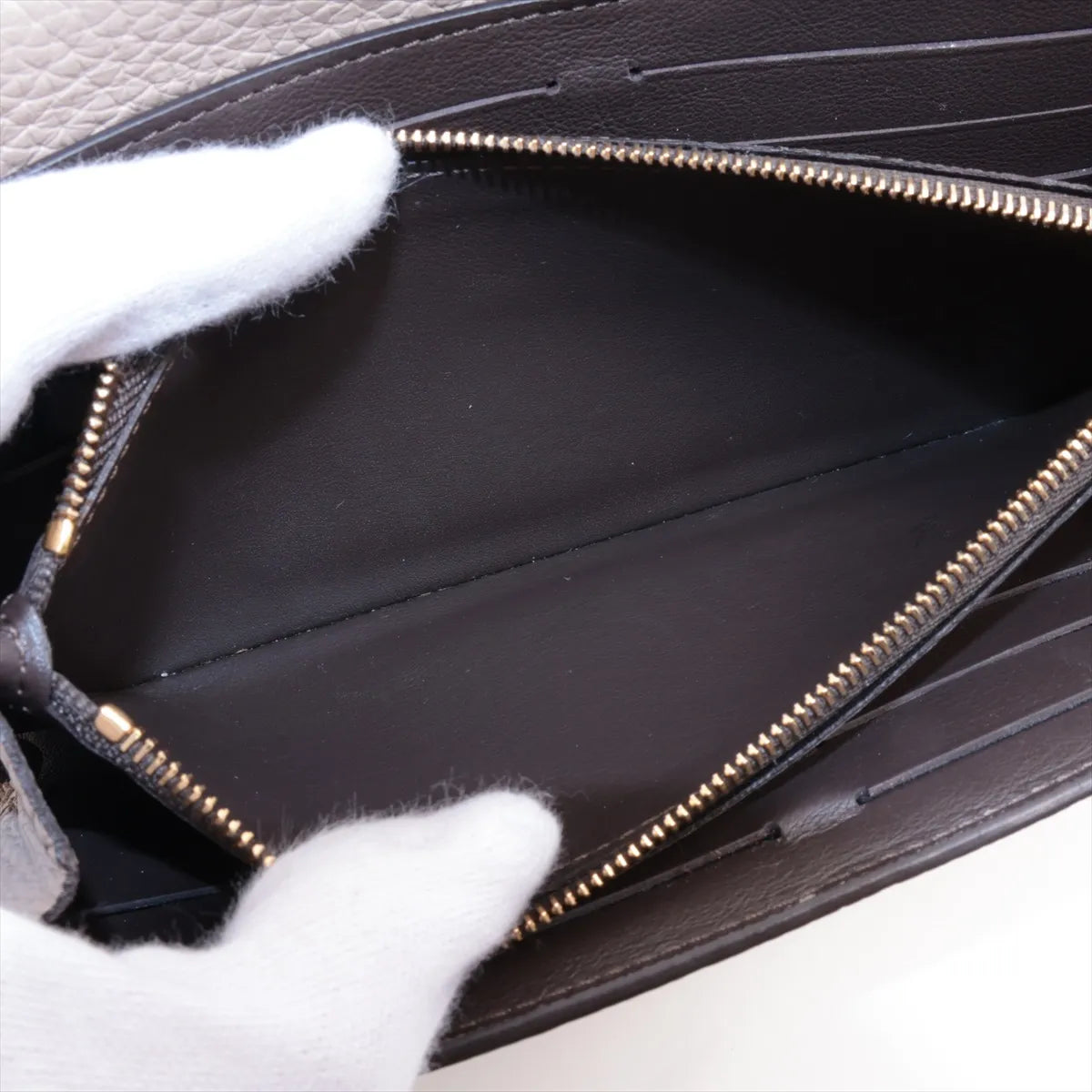 Louis Vuitton Taurillon Capucines Long Wallet Galet