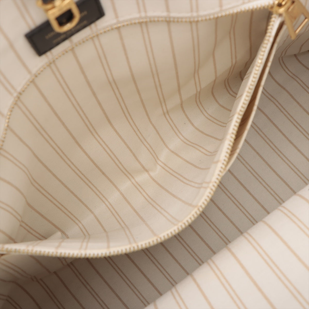 Louis Vuitton Monogram Jungle On the Go GM
