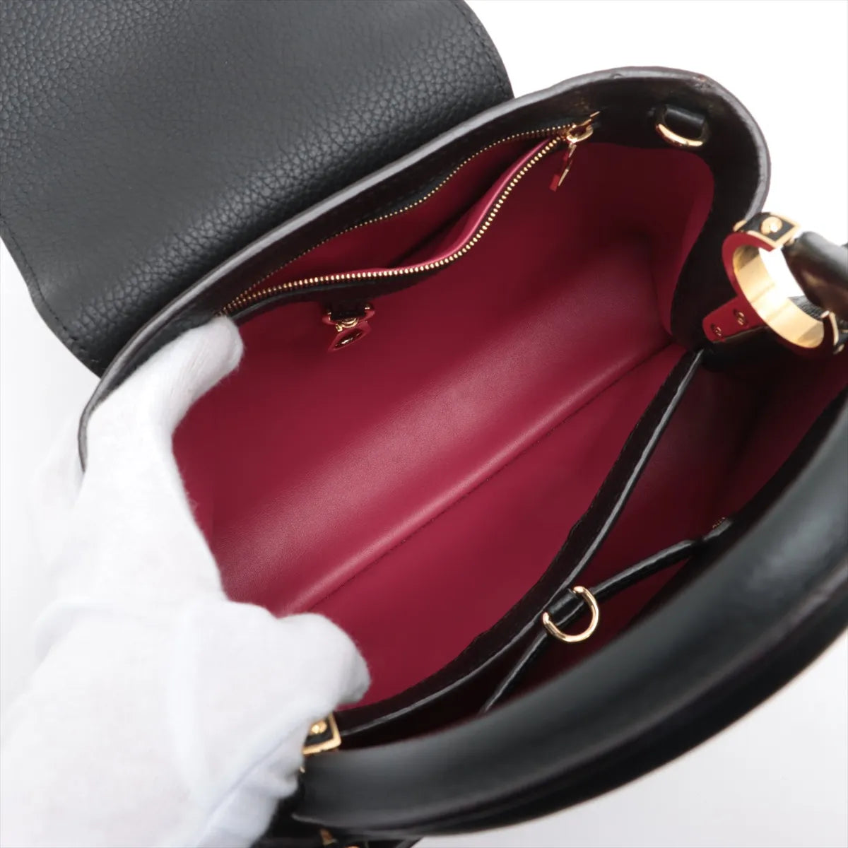 Louis Vuitton Taurillon Capucines PM Black