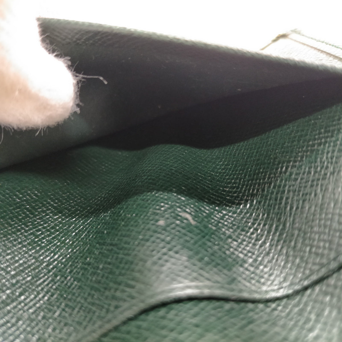Louis Vuitton Green Taiga Leather Ring Agenda Cover — original detail