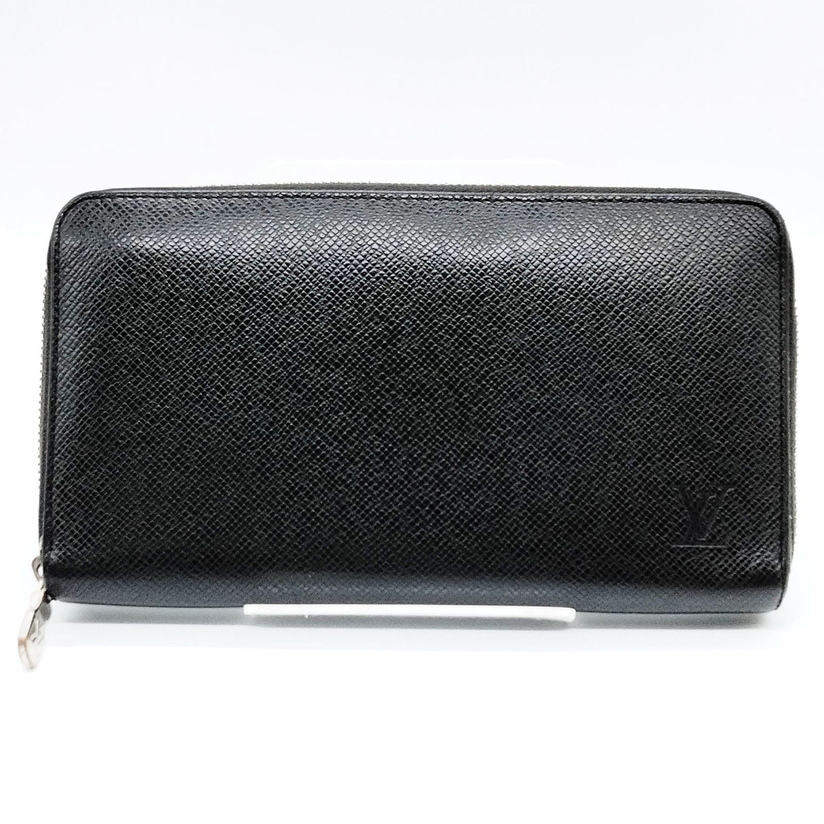 Louis Vuitton Black Taiga Zippy Wallet — product view