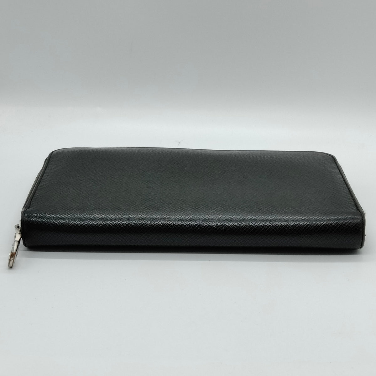 Louis Vuitton Black Taiga Zippy Wallet — detail 3