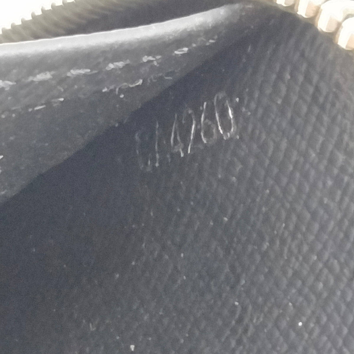 Louis Vuitton Black Taiga Zippy Wallet — detail 7