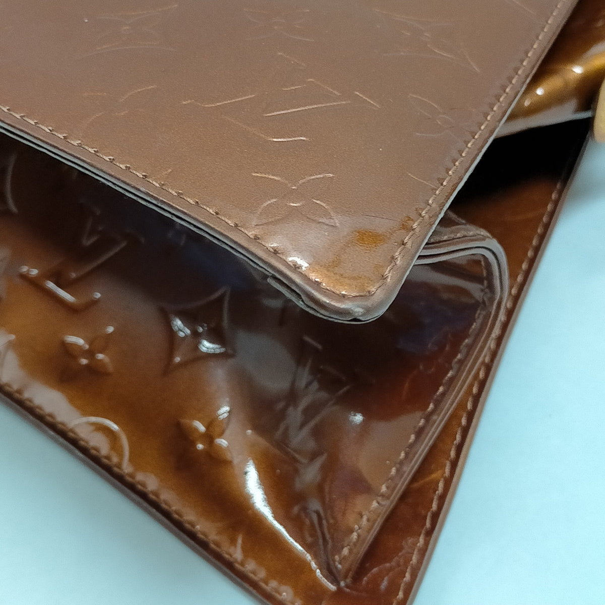 Louis Vuitton Bronze Vernis Forsyth Handbag — detail 5