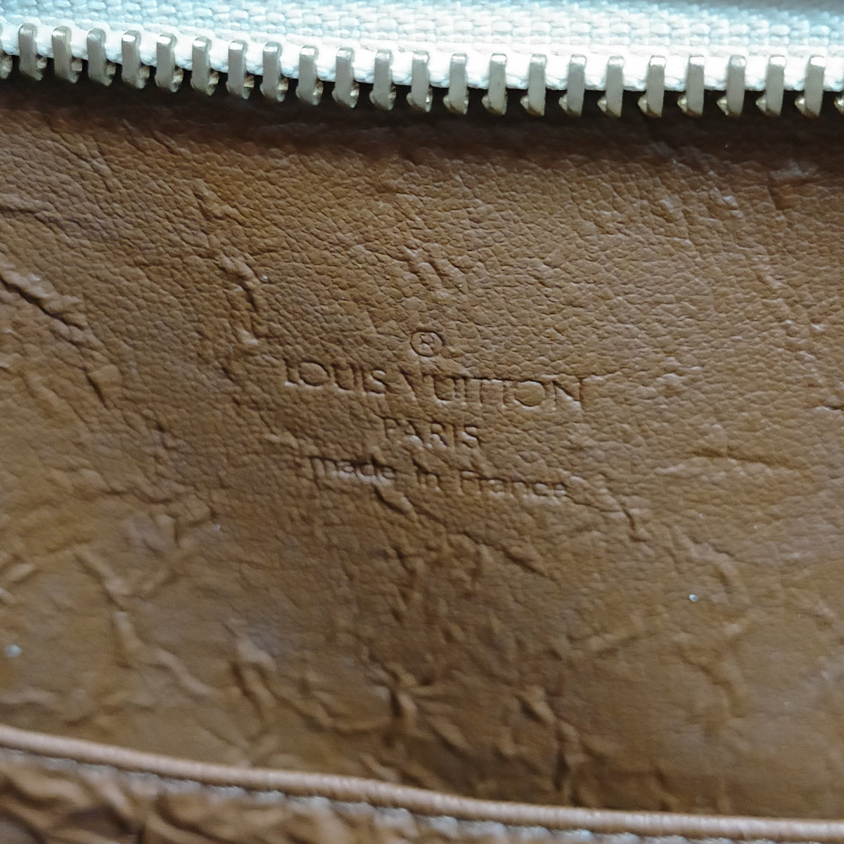 Louis Vuitton Bronze Vernis Forsyth Handbag — detail 6