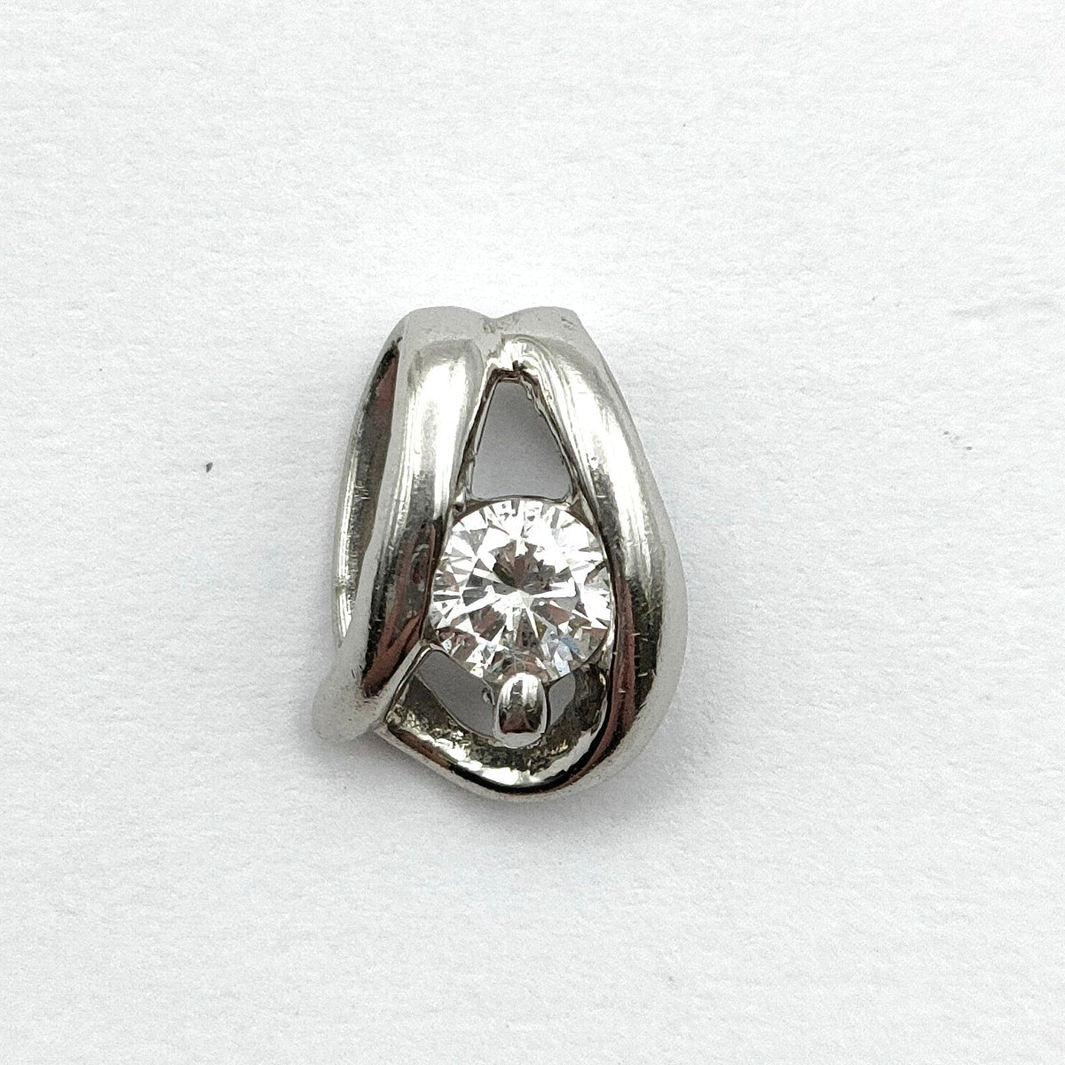 Pt900 Platinum 0.12 ct Diamond Pendant — product view