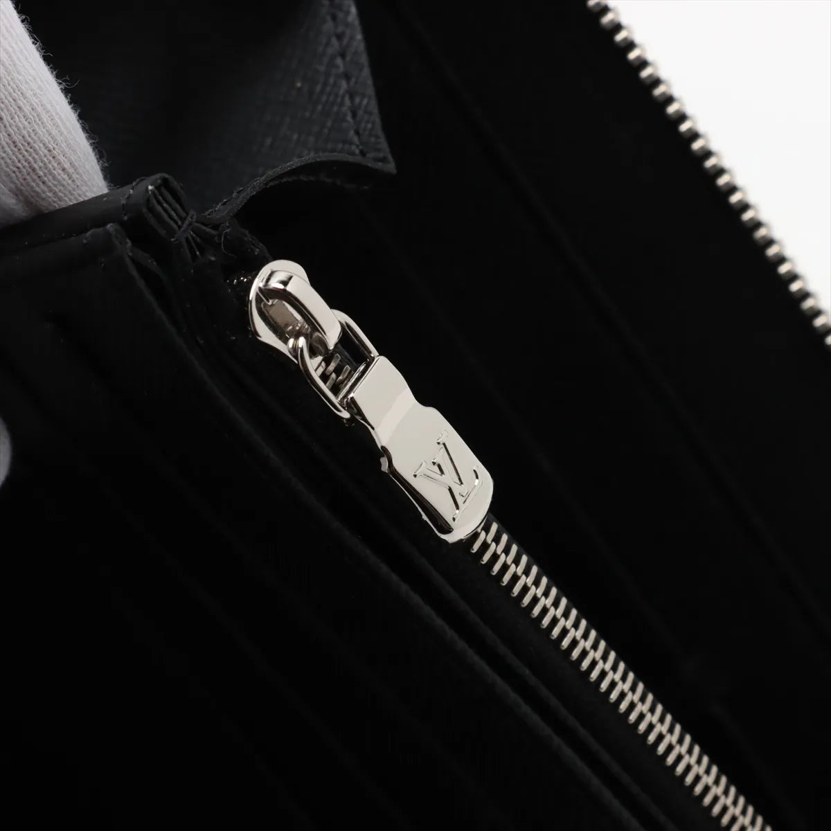 Louis Vuitton Taiga Zippy Organiser Long Wallet