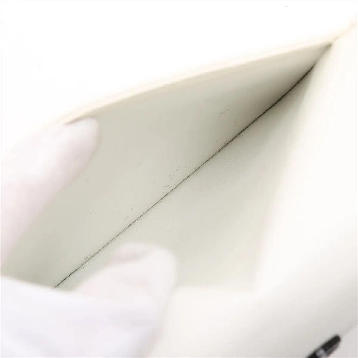 Chanel CC Logo Caviar Skin Handbag White