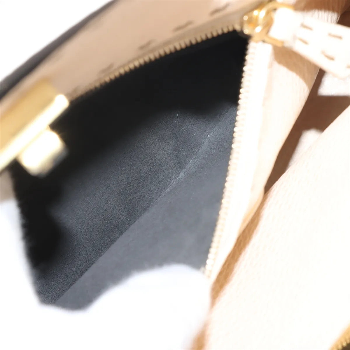 Fendi Peekaboo Essentially Selleria Shoulder Bag White